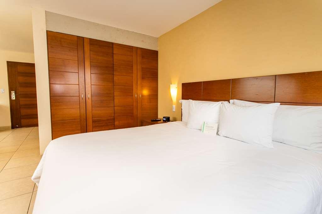Wyndham Costa Del Sol Pucallpa Cameră foto A bedroom at the hotel