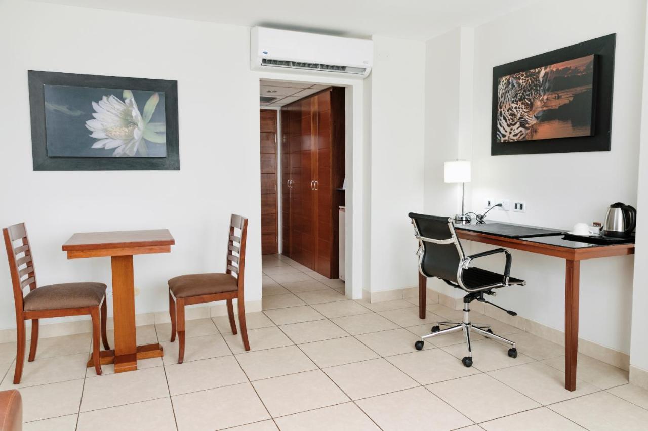 Wyndham Costa Del Sol Pucallpa Exterior foto A room at the hotel
